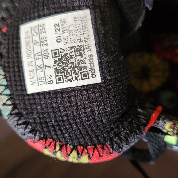 Shoes - Picture 7 of 9